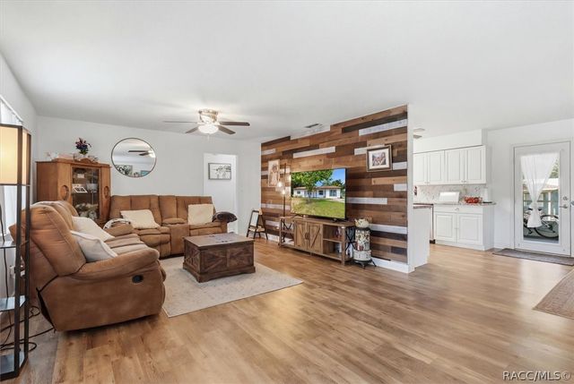 420 S Hibiscus Avenue, Crystal River, FL 34429