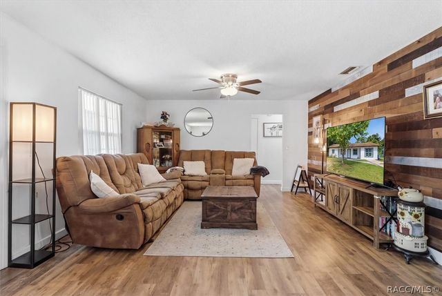 420 S Hibiscus Avenue, Crystal River, FL 34429
