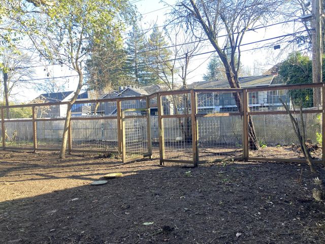 470 W BROADWAY, Eugene, OR 97401