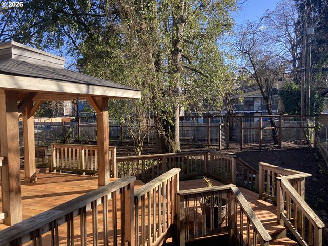 470 W BROADWAY, Eugene, OR 97401