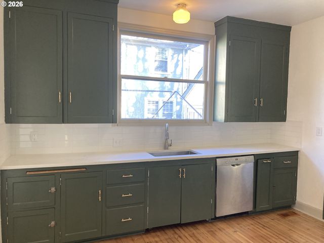 470 W BROADWAY, Eugene, OR 97401