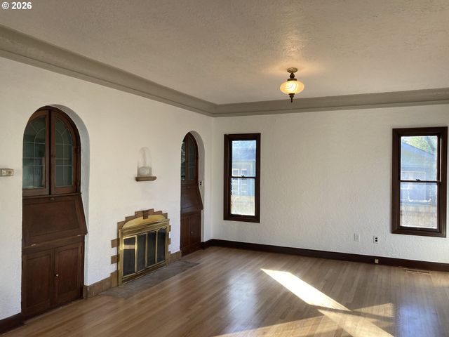 470 W BROADWAY, Eugene, OR 97401