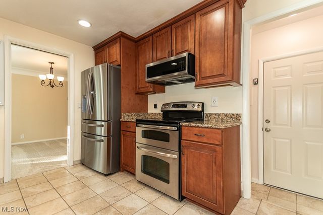 5831 Alberta Drive, Lyndhurst, OH 44124