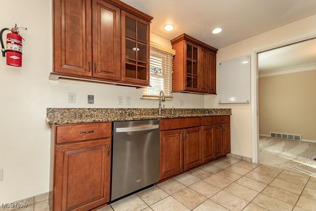 5831 Alberta Drive, Lyndhurst, OH 44124