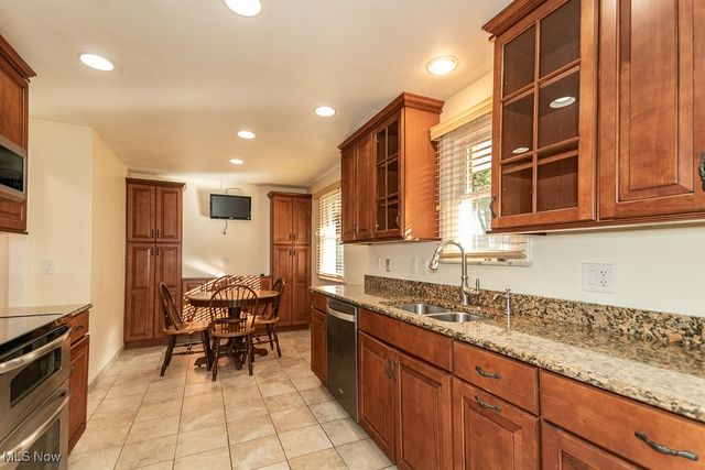 5831 Alberta Drive, Lyndhurst, OH 44124