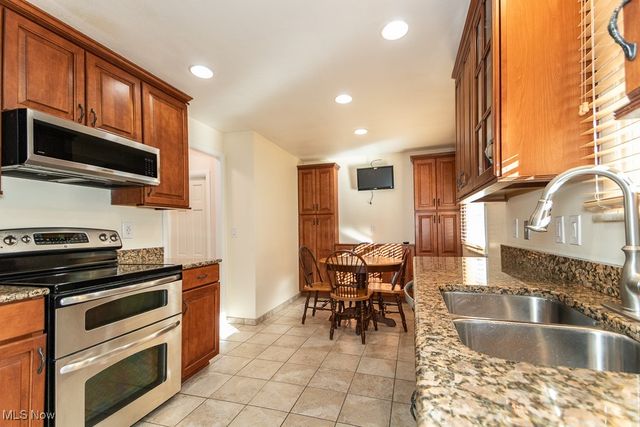 5831 Alberta Drive, Lyndhurst, OH 44124