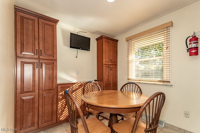 5831 Alberta Drive, Lyndhurst, OH 44124