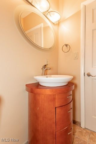 5831 Alberta Drive, Lyndhurst, OH 44124