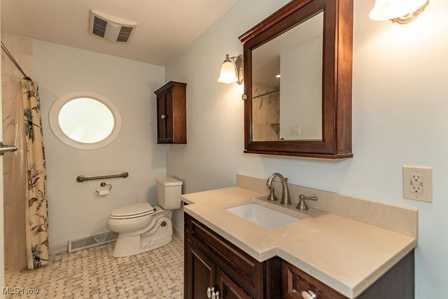 5831 Alberta Drive, Lyndhurst, OH 44124