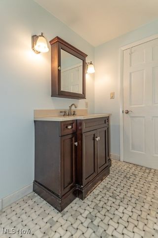 5831 Alberta Drive, Lyndhurst, OH 44124