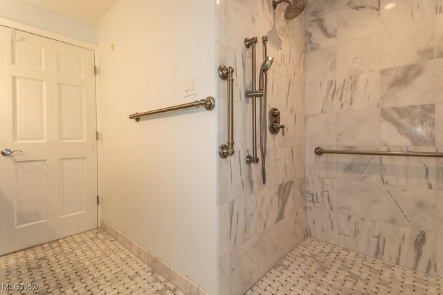 5831 Alberta Drive, Lyndhurst, OH 44124