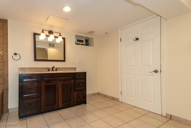 5831 Alberta Drive, Lyndhurst, OH 44124