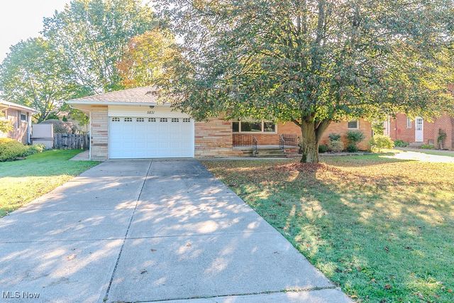 5831 Alberta Drive, Lyndhurst, OH 44124