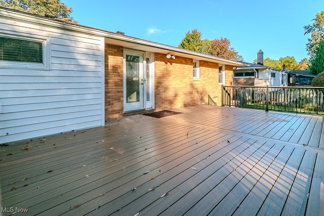 5831 Alberta Drive, Lyndhurst, OH 44124