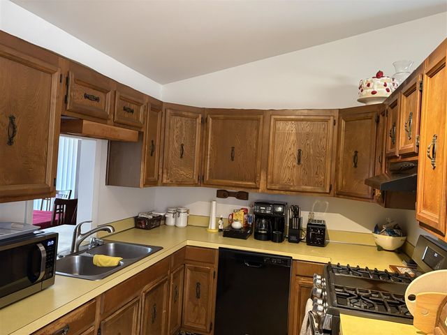 3127 Woodcliffe Drive, Muskegon, MI 49444