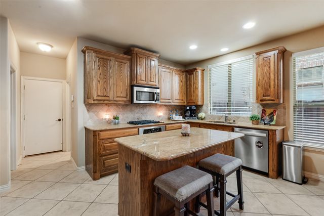 931 Senna Drive, Lantana, TX 76226