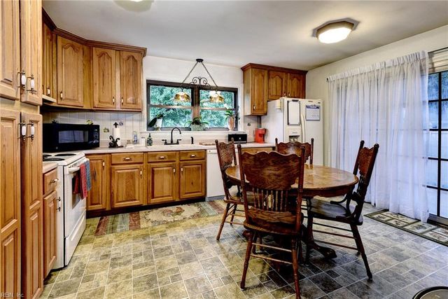 701 Dare RD, Yorktown, VA 23692