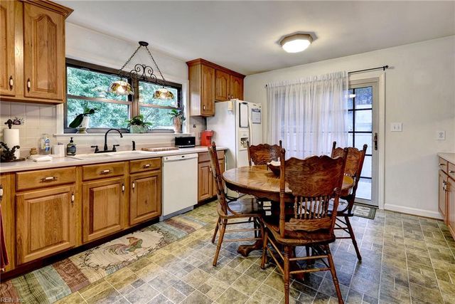 701 Dare RD, Yorktown, VA 23692
