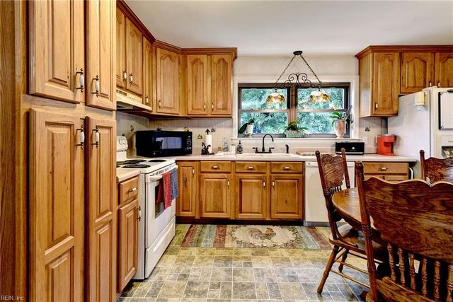 701 Dare RD, Yorktown, VA 23692