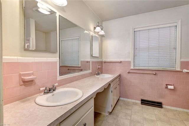 701 Dare RD, Yorktown, VA 23692
