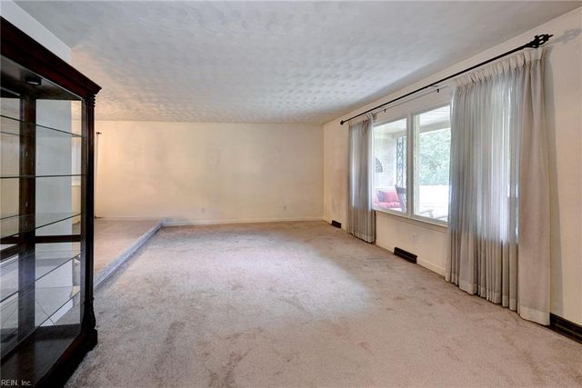 701 Dare RD, Yorktown, VA 23692