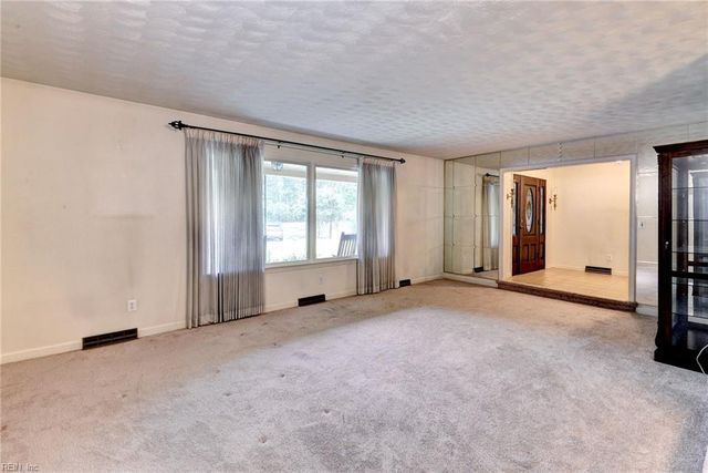 701 Dare RD, Yorktown, VA 23692
