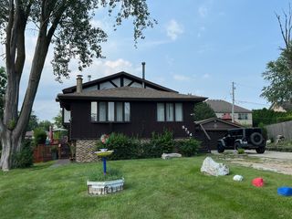 8734 W 99TH Street, Palos Hills, IL 60465