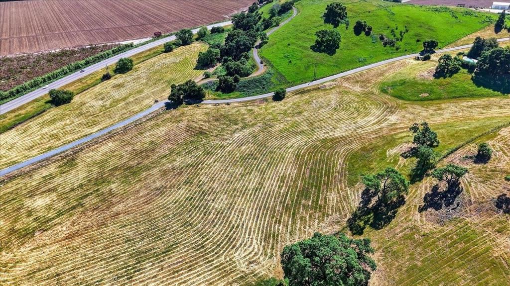 Image 11 of property listing at Pacheco Pass Hwy, Hollister, CA 95023