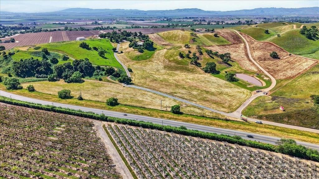 Image 20 of property listing at Pacheco Pass Hwy, Hollister, CA 95023