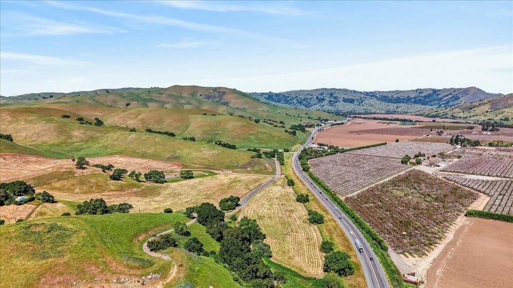 Image 23 of property listing at Pacheco Pass Hwy, Hollister, CA 95023