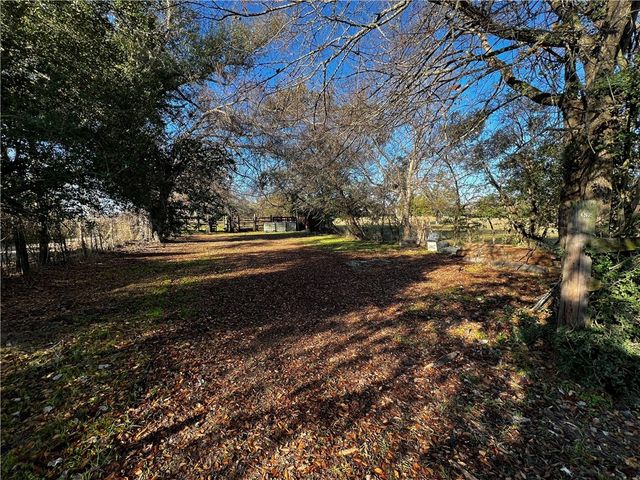8281 Gibson Lane, Calvert, TX 77837
