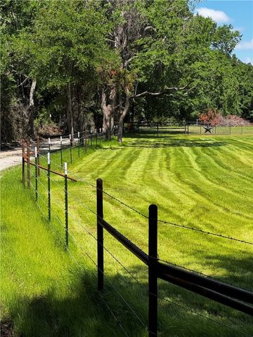 8281 Gibson Lane, Calvert, TX 77837