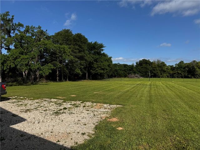 8281 Gibson Lane, Calvert, TX 77837