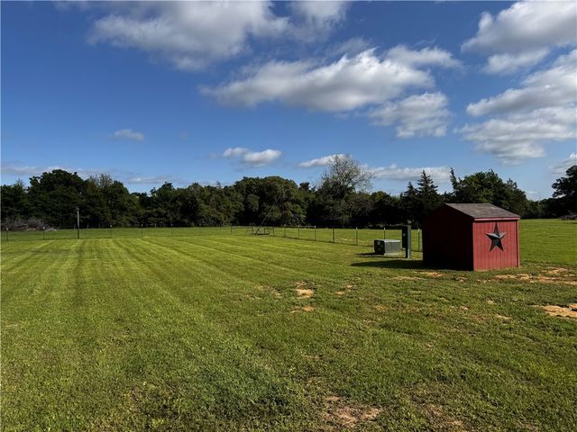 8281 Gibson Lane, Calvert, TX 77837