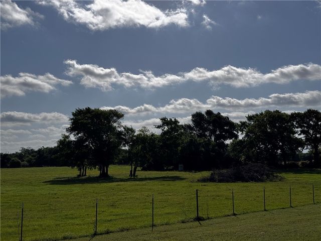 8281 Gibson Lane, Calvert, TX 77837
