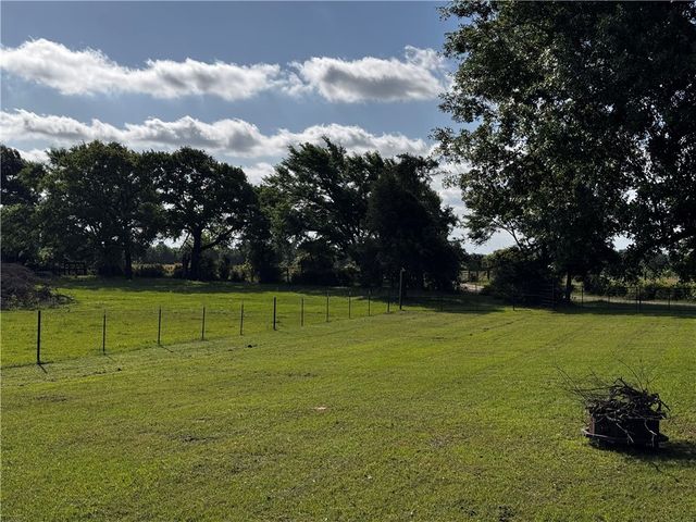 8281 Gibson Lane, Calvert, TX 77837