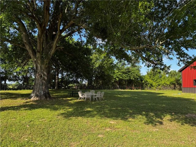 8281 Gibson Lane, Calvert, TX 77837
