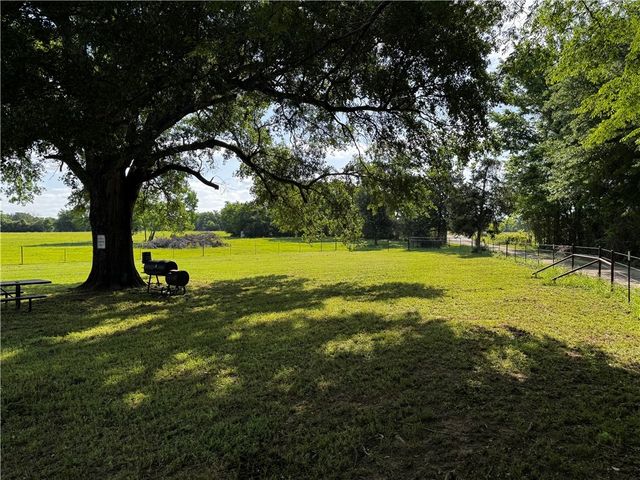 8281 Gibson Lane, Calvert, TX 77837