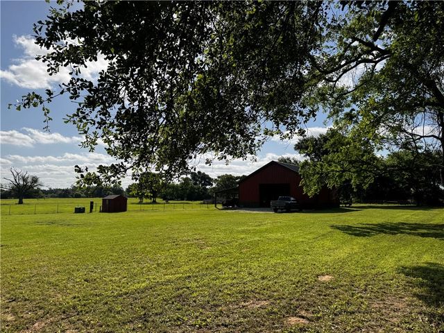 8281 Gibson Lane, Calvert, TX 77837