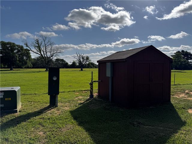 8281 Gibson Lane, Calvert, TX 77837