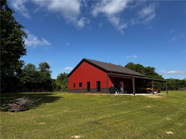 8281 Gibson Lane, Calvert, TX 77837
