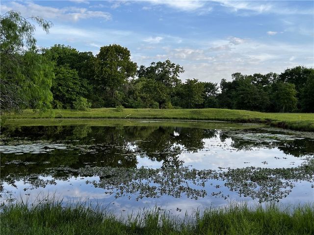 8281 Gibson Lane, Calvert, TX 77837