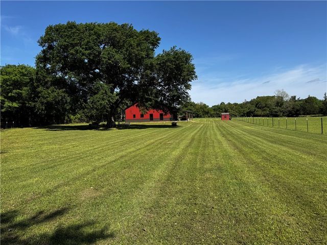 8281 Gibson Lane, Calvert, TX 77837