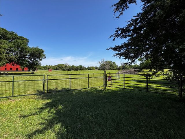 8281 Gibson Lane, Calvert, TX 77837