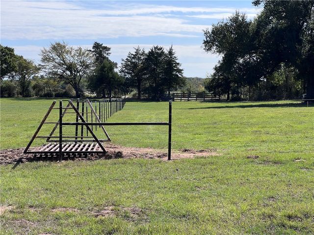 8281 Gibson Lane, Calvert, TX 77837