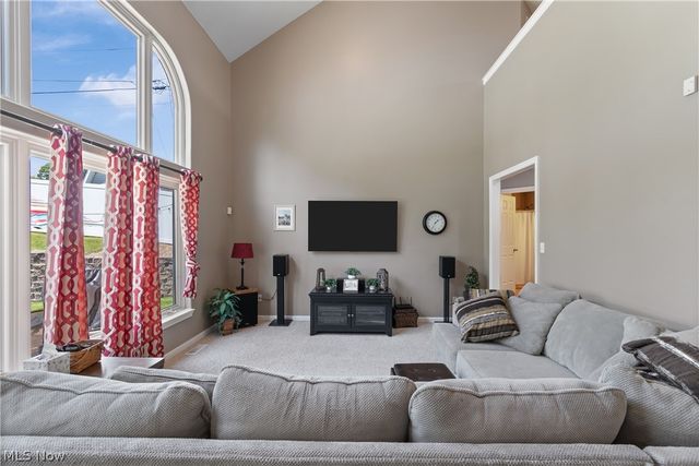 5043 Violet Knoll Avenue NE, Canton, OH 44705