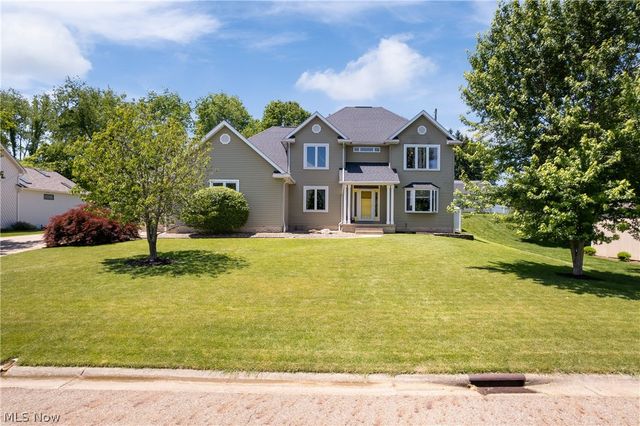 5043 Violet Knoll Avenue NE, Canton, OH 44705