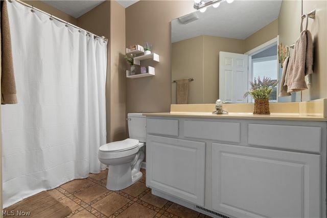 5043 Violet Knoll Avenue NE, Canton, OH 44705