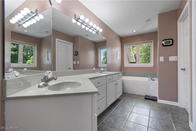 5043 Violet Knoll Avenue NE, Canton, OH 44705