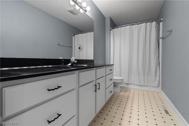 5043 Violet Knoll Avenue NE, Canton, OH 44705